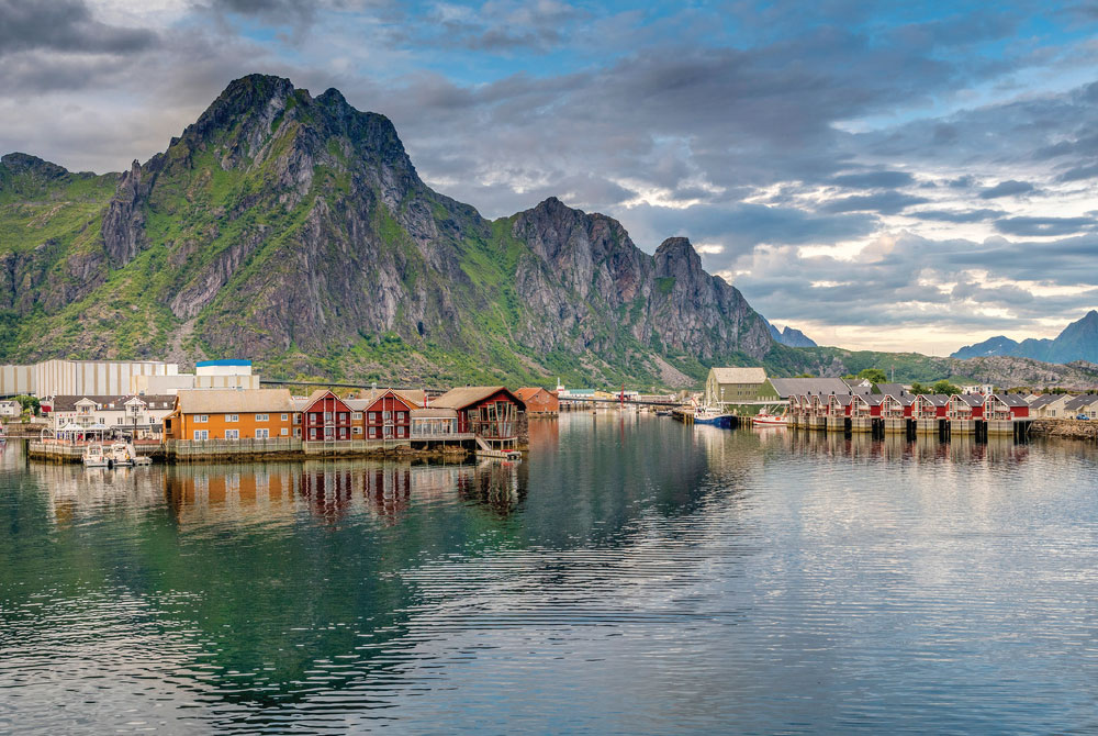 Svolvær Airport by Ecuatraveling